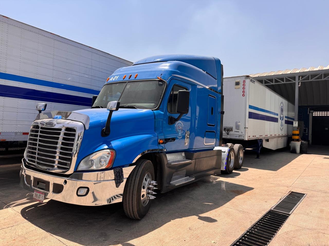 Tractocamión Freightliner A-01 — Transportes Narvaza