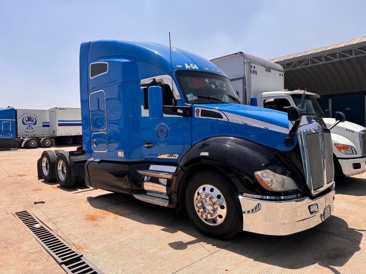 Tractocamión Kenworth T680 A-04 — Transportes Narvaza