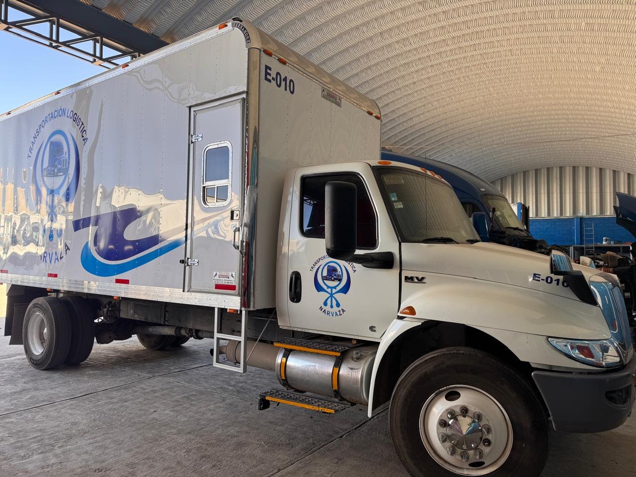 Torton caja seca E-010 — Transportes Narvaza