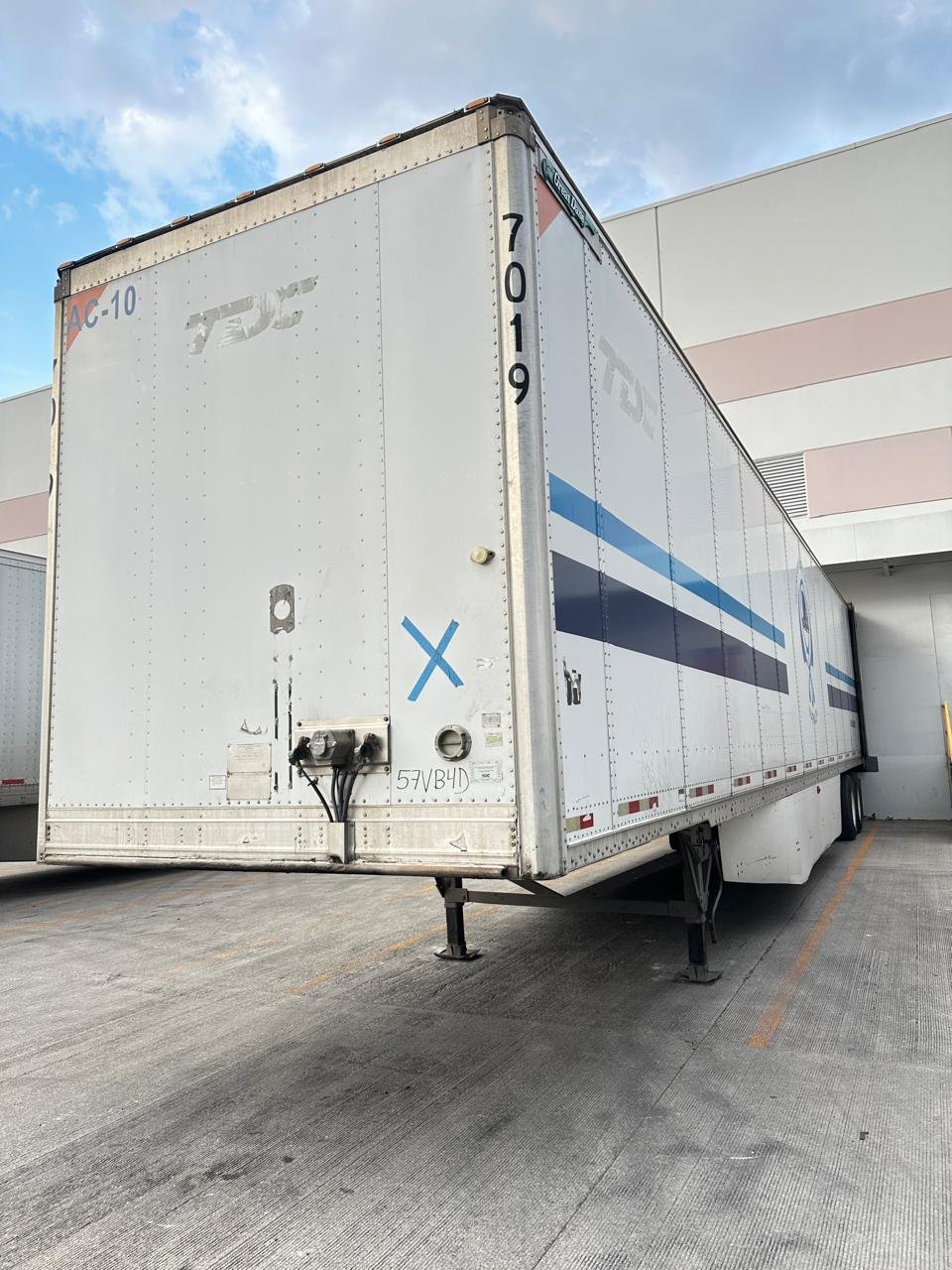 Remolque caja seca Remolque — Transportes Narvaza