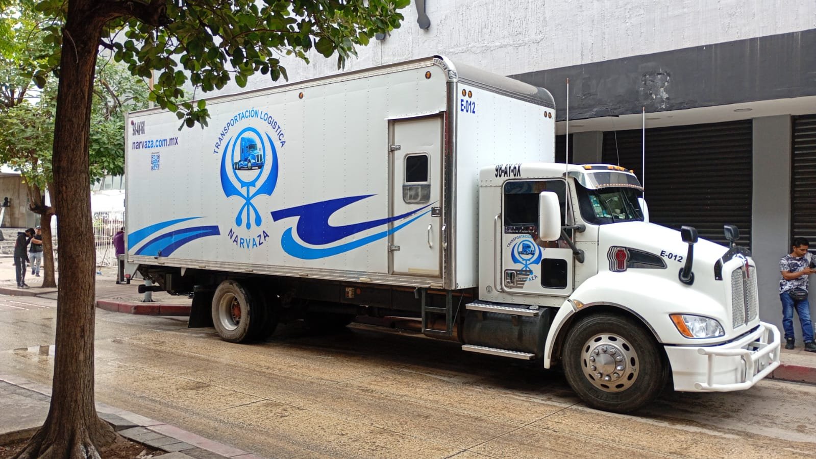 Torton caja seca E-012 — Transportes Narvaza